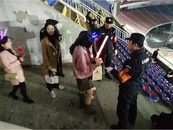 長沙紅光保安服務(wù)有限公司,長沙安保服務(wù),長沙安全服務(wù),長沙非武裝押運,勞務(wù)派遣服務(wù) 長沙紅光保安服務(wù)有限公司,長沙安保服務(wù),長沙安全服務(wù),長沙非武裝押運,勞務(wù)派遣服務(wù)