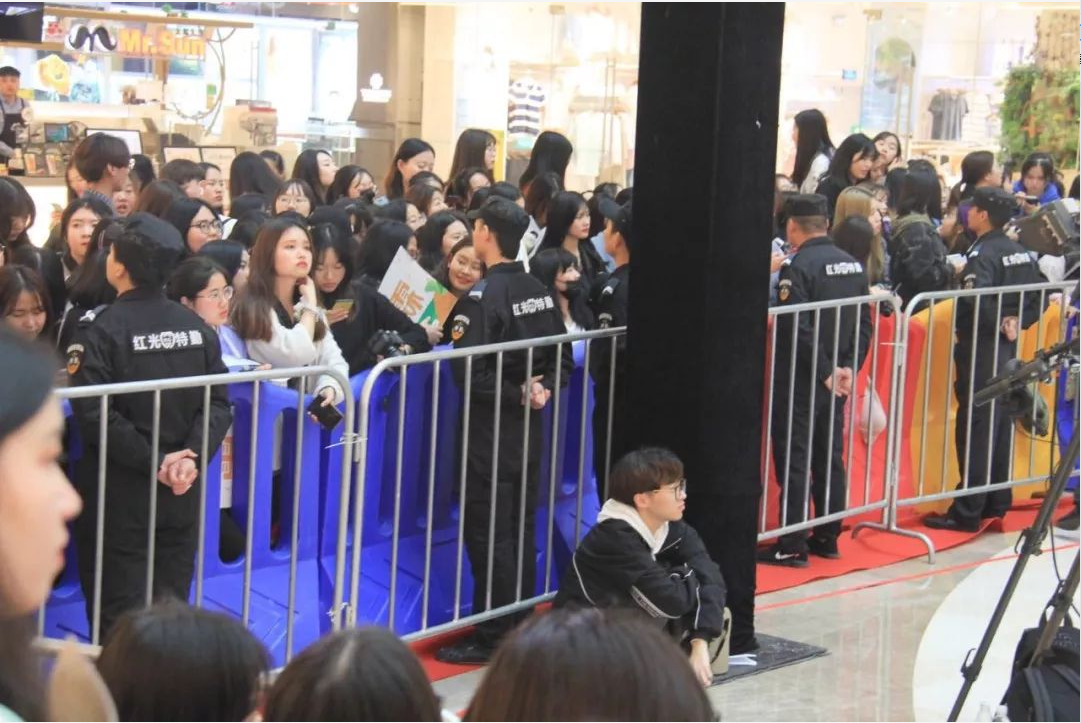 長沙紅光保安服務有限公司,長沙安保服務,長沙安全服務,長沙非武裝押運,勞務派遣服務 長沙紅光保安服務有限公司,長沙安保服務,長沙安全服務,長沙非武裝押運,勞務派遣服務