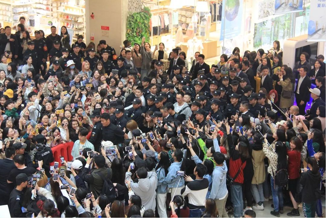 長沙紅光保安服務有限公司,長沙安保服務,長沙安全服務,長沙非武裝押運,勞務派遣服務 長沙紅光保安服務有限公司,長沙安保服務,長沙安全服務,長沙非武裝押運,勞務派遣服務