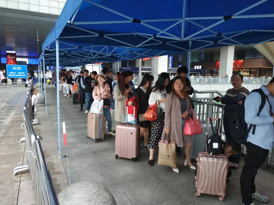 長沙紅光保安服務(wù)有限公司,長沙安保服務(wù),長沙安全服務(wù),長沙非武裝押運,勞務(wù)派遣服務(wù) 長沙紅光保安服務(wù)有限公司,長沙安保服務(wù),長沙安全服務(wù),長沙非武裝押運,勞務(wù)派遣服務(wù)