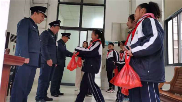 長(zhǎng)沙紅光保安服務(wù)有限公司,長(zhǎng)沙安保服務(wù),長(zhǎng)沙安全服務(wù),長(zhǎng)沙非武裝押運(yùn),勞務(wù)派遣服務(wù) 長(zhǎng)沙紅光保安服務(wù)有限公司,長(zhǎng)沙安保服務(wù),長(zhǎng)沙安全服務(wù),長(zhǎng)沙非武裝押運(yùn),勞務(wù)派遣服務(wù)