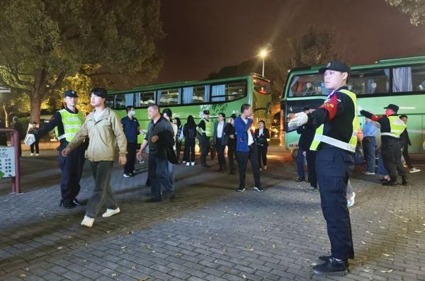 長沙紅光保安服務有限公司,長沙安保服務,長沙安全服務,長沙非武裝押運,勞務派遣服務 長沙紅光保安服務有限公司,長沙安保服務,長沙安全服務,長沙非武裝押運,勞務派遣服務