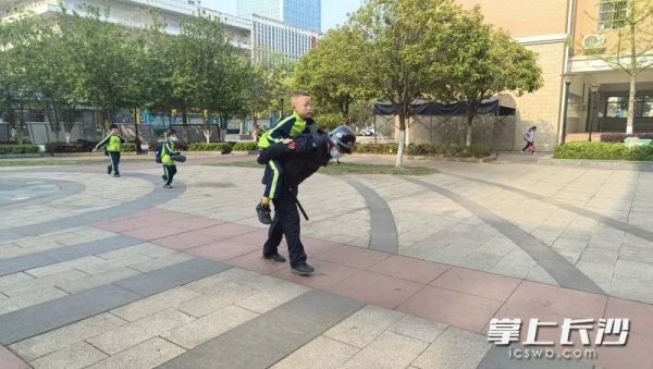 長(zhǎng)沙紅光保安服務(wù)有限公司,長(zhǎng)沙安保服務(wù),長(zhǎng)沙安全服務(wù),長(zhǎng)沙非武裝押運(yùn),勞務(wù)派遣服務(wù) 長(zhǎng)沙紅光保安服務(wù)有限公司,長(zhǎng)沙安保服務(wù),長(zhǎng)沙安全服務(wù),長(zhǎng)沙非武裝押運(yùn),勞務(wù)派遣服務(wù)