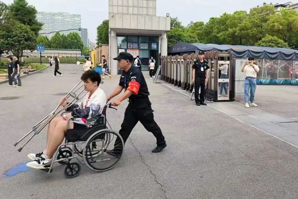 長沙紅光保安服務有限公司,長沙安保服務,長沙安全服務,長沙非武裝押運,勞務派遣服務 長沙紅光保安服務有限公司,長沙安保服務,長沙安全服務,長沙非武裝押運,勞務派遣服務