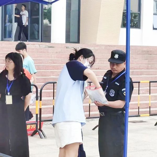 長沙紅光保安服務有限公司,長沙安保服務,長沙安全服務,長沙非武裝押運,勞務派遣服務 長沙紅光保安服務有限公司,長沙安保服務,長沙安全服務,長沙非武裝押運,勞務派遣服務