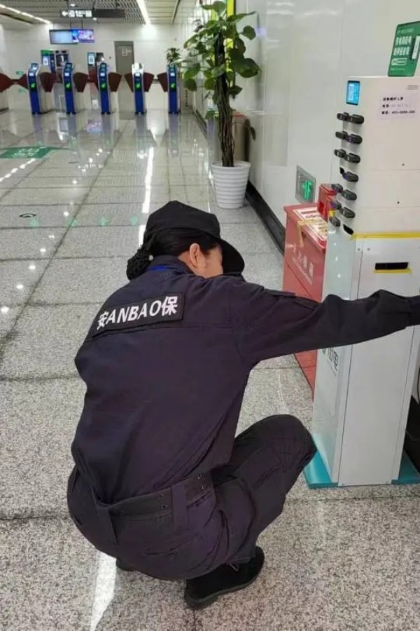 長沙紅光保安服務有限公司,長沙安保服務,長沙安全服務,長沙非武裝押運,勞務派遣服務 長沙紅光保安服務有限公司,長沙安保服務,長沙安全服務,長沙非武裝押運,勞務派遣服務