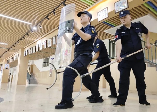 長沙紅光保安服務(wù)有限公司,長沙安保服務(wù),長沙安全服務(wù),長沙非武裝押運(yùn),勞務(wù)派遣服務(wù) 長沙紅光保安服務(wù)有限公司,長沙安保服務(wù),長沙安全服務(wù),長沙非武裝押運(yùn),勞務(wù)派遣服務(wù)