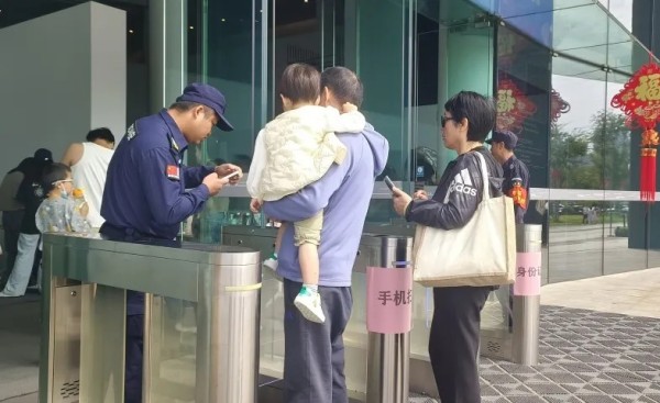 長沙紅光保安服務(wù)有限公司,長沙安保服務(wù),長沙安全服務(wù),長沙非武裝押運,勞務(wù)派遣服務(wù) 長沙紅光保安服務(wù)有限公司,長沙安保服務(wù),長沙安全服務(wù),長沙非武裝押運,勞務(wù)派遣服務(wù)