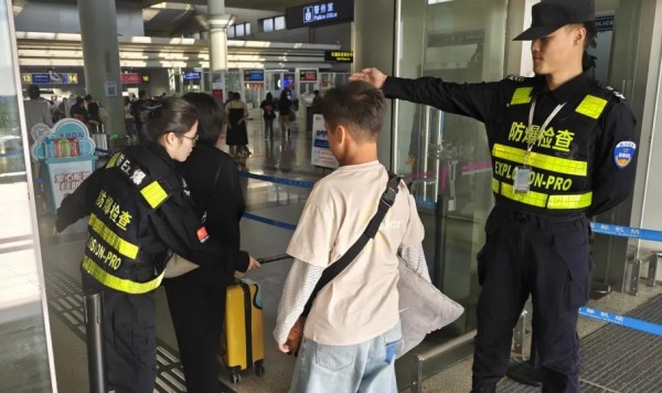 長沙紅光保安服務(wù)有限公司,長沙安保服務(wù),長沙安全服務(wù),長沙非武裝押運,勞務(wù)派遣服務(wù) 長沙紅光保安服務(wù)有限公司,長沙安保服務(wù),長沙安全服務(wù),長沙非武裝押運,勞務(wù)派遣服務(wù)