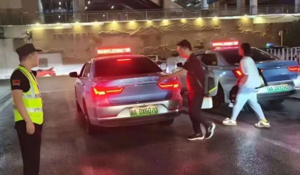 長沙紅光保安服務(wù)有限公司,長沙安保服務(wù),長沙安全服務(wù),長沙非武裝押運,勞務(wù)派遣服務(wù) 長沙紅光保安服務(wù)有限公司,長沙安保服務(wù),長沙安全服務(wù),長沙非武裝押運,勞務(wù)派遣服務(wù)