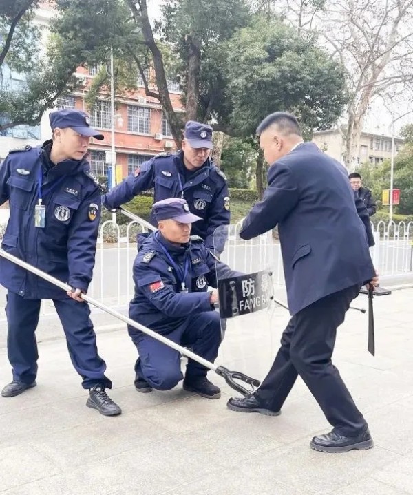 長沙紅光保安服務(wù)有限公司,長沙安保服務(wù),長沙安全服務(wù),長沙非武裝押運(yùn),勞務(wù)派遣服務(wù) 長沙紅光保安服務(wù)有限公司,長沙安保服務(wù),長沙安全服務(wù),長沙非武裝押運(yùn),勞務(wù)派遣服務(wù)