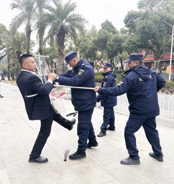 長沙紅光保安服務(wù)有限公司,長沙安保服務(wù),長沙安全服務(wù),長沙非武裝押運(yùn),勞務(wù)派遣服務(wù) 長沙紅光保安服務(wù)有限公司,長沙安保服務(wù),長沙安全服務(wù),長沙非武裝押運(yùn),勞務(wù)派遣服務(wù)